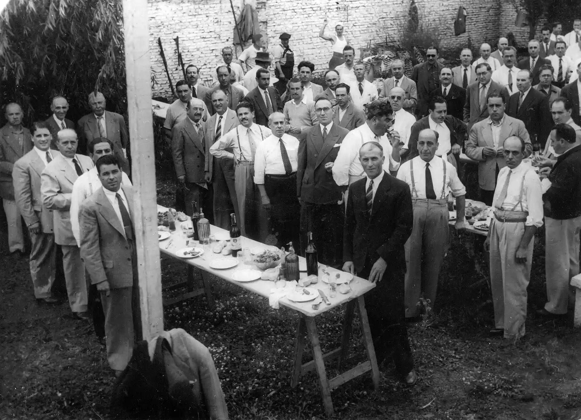 Asado a la criolla en la Sede Social 1948