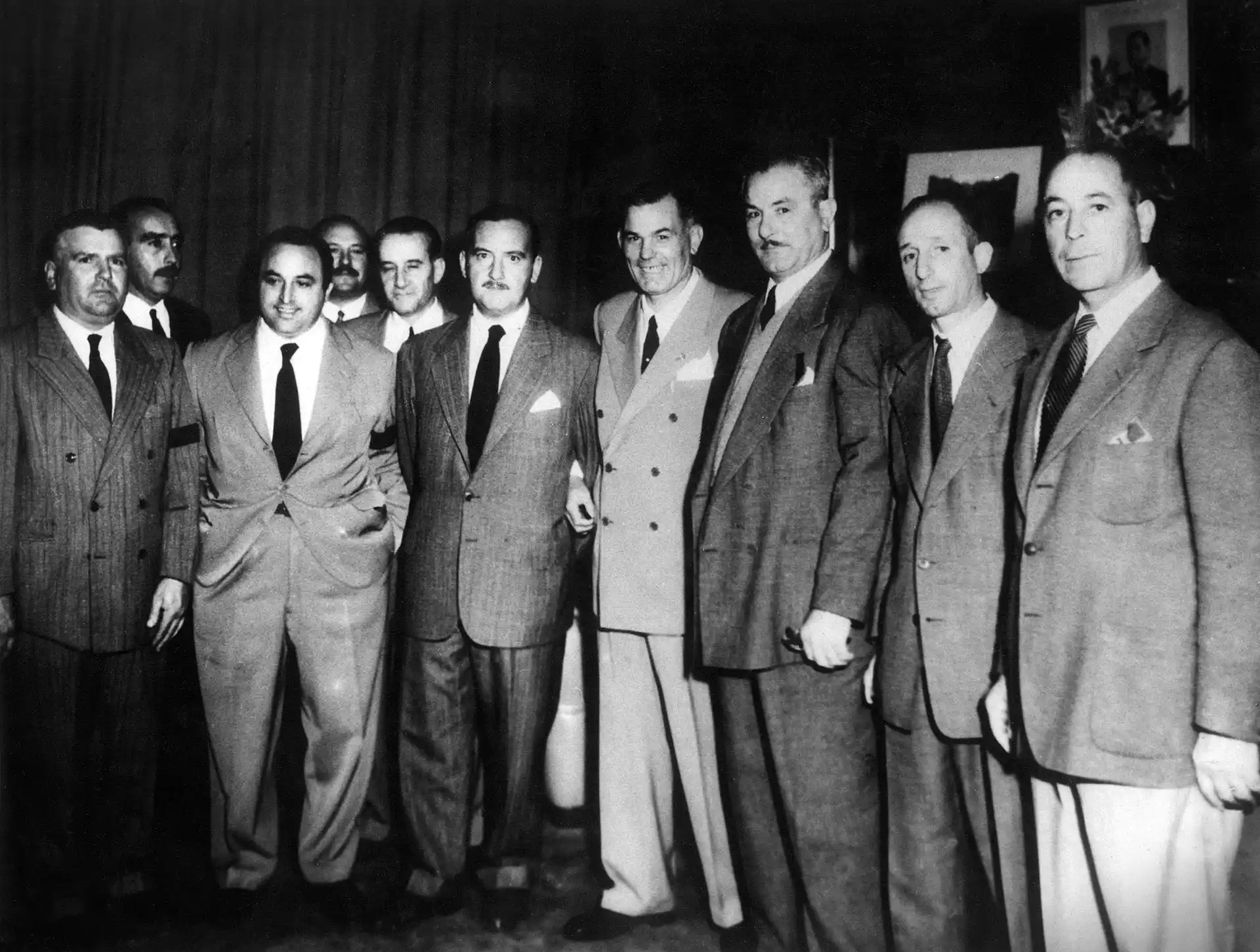 Comisión directiva con Gobernador gobernador de la provincia de Buenos Aires Carlos Aloé